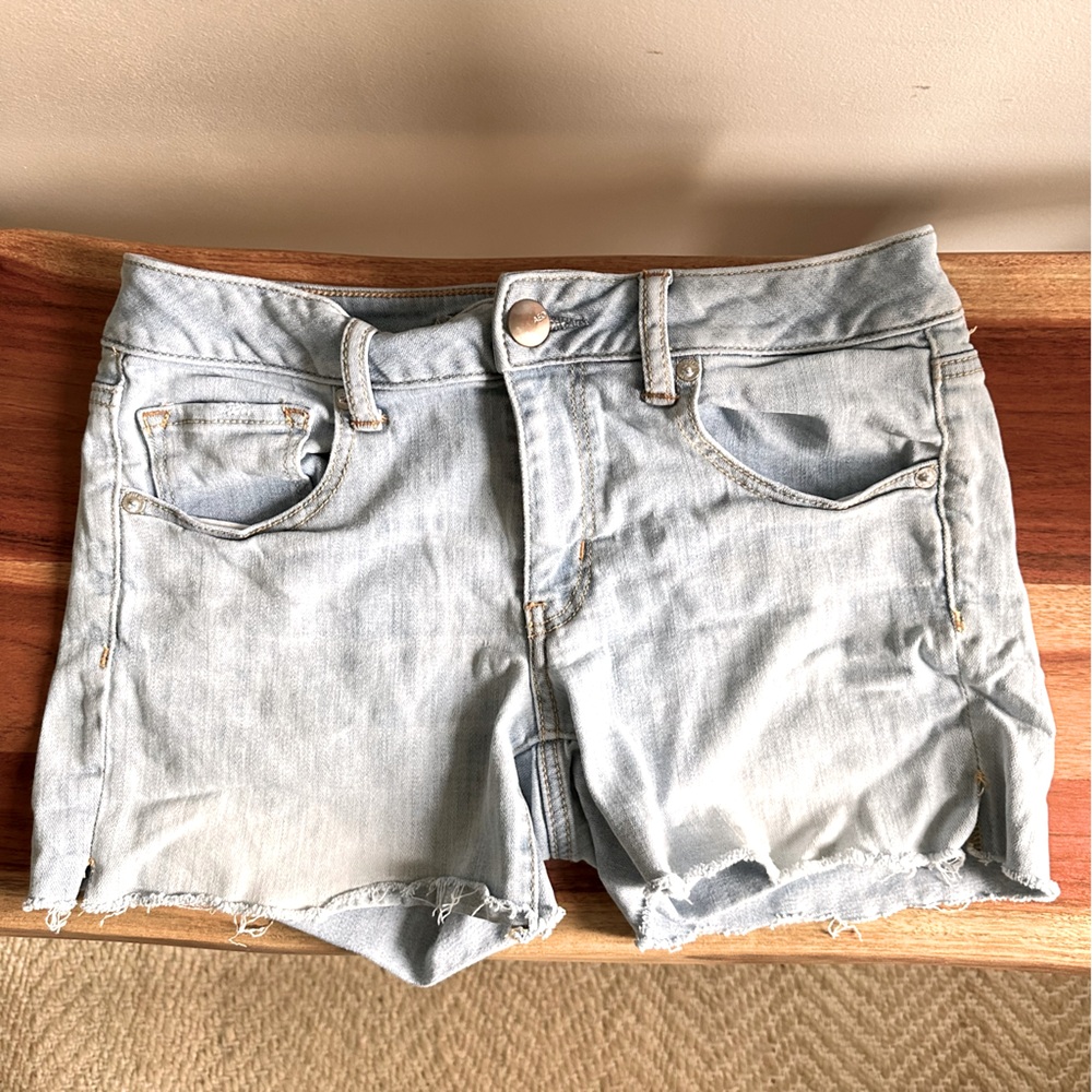 American Eagle Denim Shorts Super Stretch Light Wash Raw Hem Casual‎